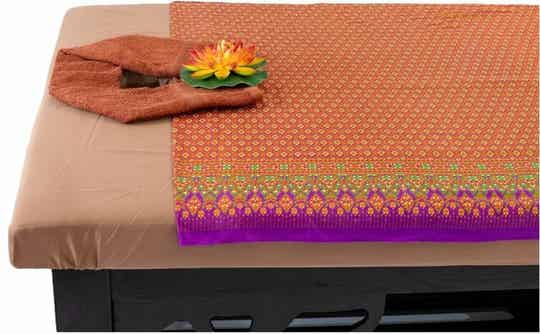 Hoeslaken voor massagetafel met gezichtsopening