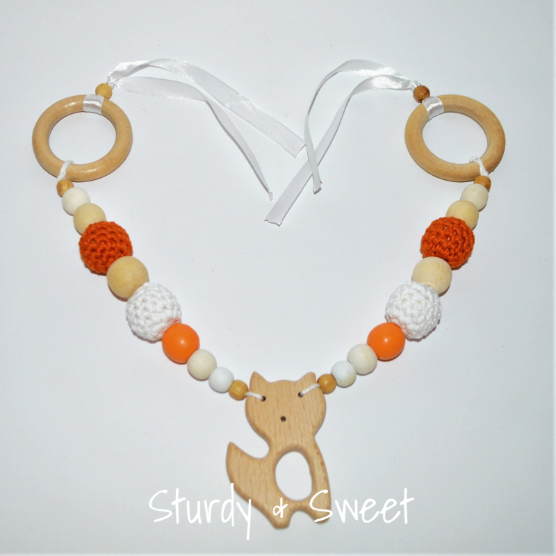 Wagenspanner handgemaakt met houten en gehaakte kralen