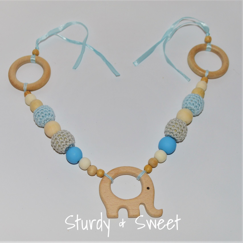 Wagenspanner handgemaakt met houten en gehaakte kralen