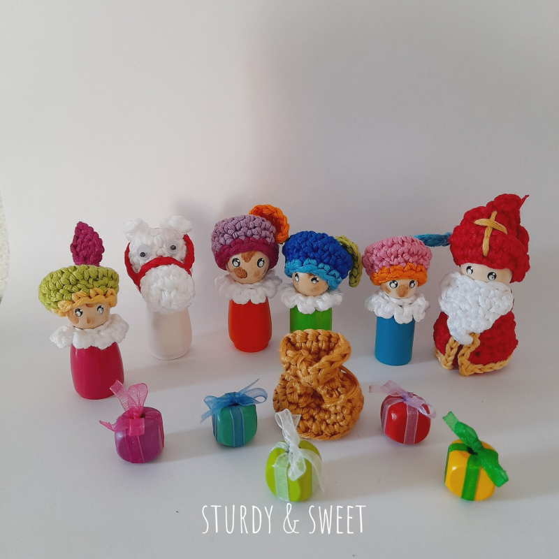 Pegdolls sint en piet gehaakt