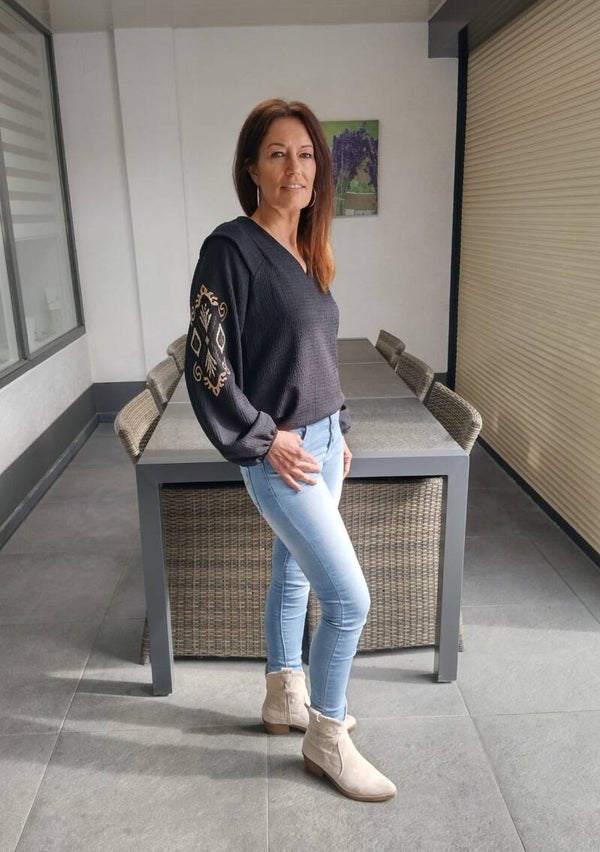 Blouse met geborduurd Aztec detail op de mouwen zwart