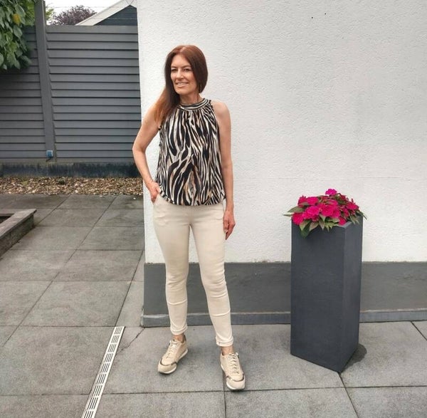 Haltertop travelstof met print zwart/bruin/beige