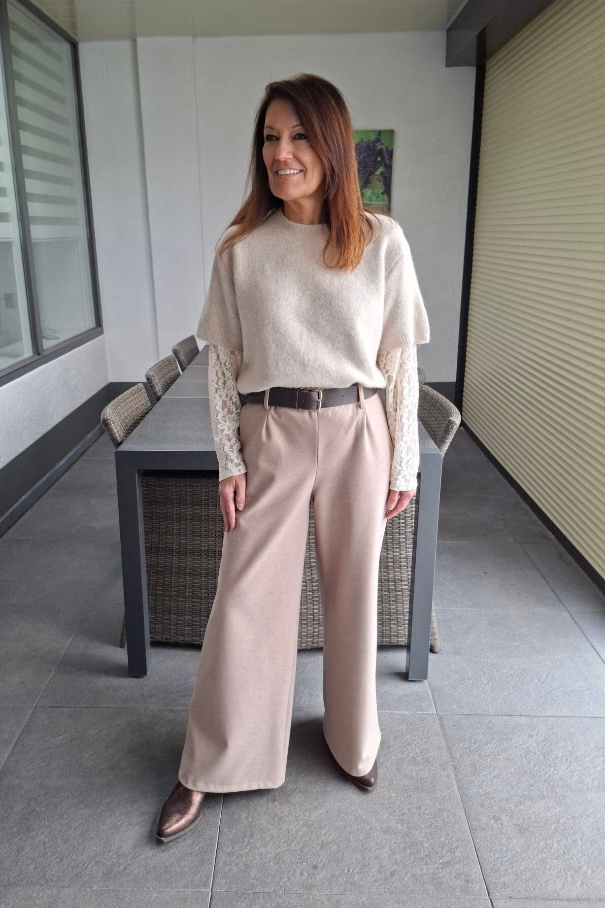 Trui met lace inzet mouwen beige