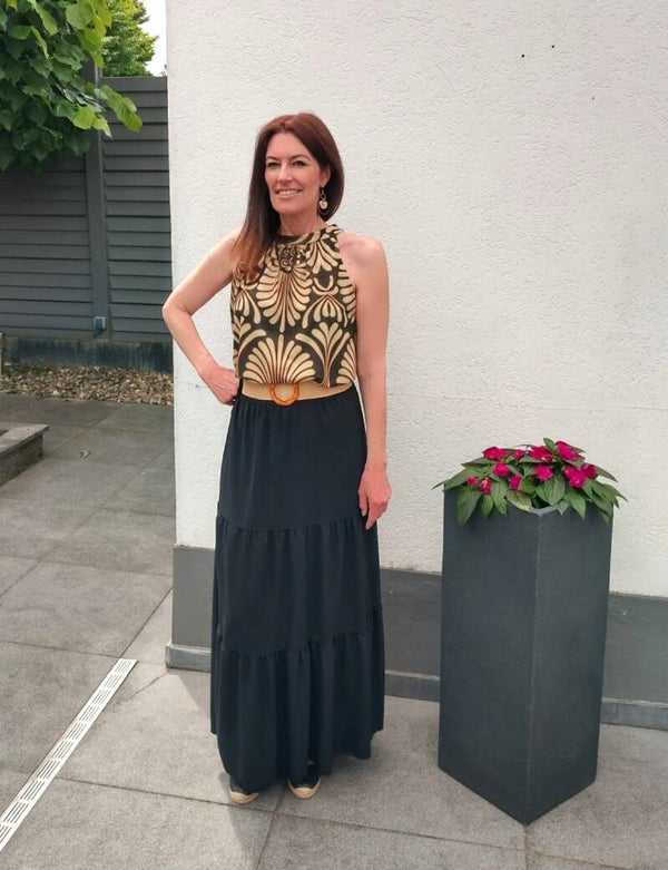 Maxi strokenrok met mooie bijbehorende riem zwart