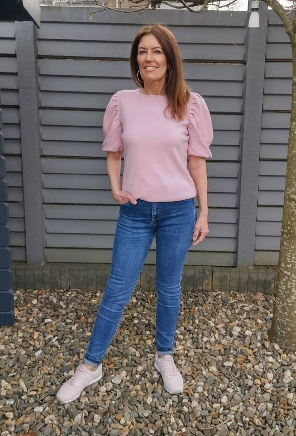 Fijn gebreide trui met korte pofmouwen Triple Nine lichtroze