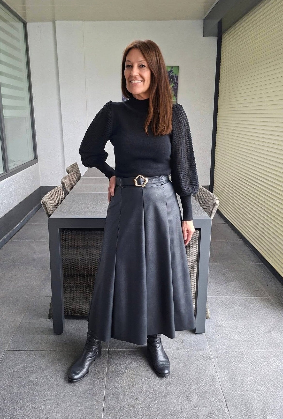 Leatherlook rok met mooie riem zwart