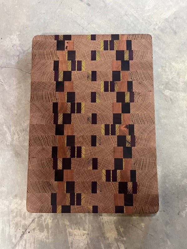 End grain wooden cutting board
