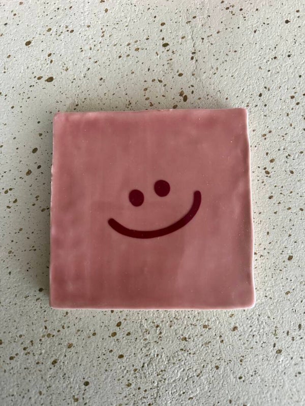 Tegeltje smiley roze