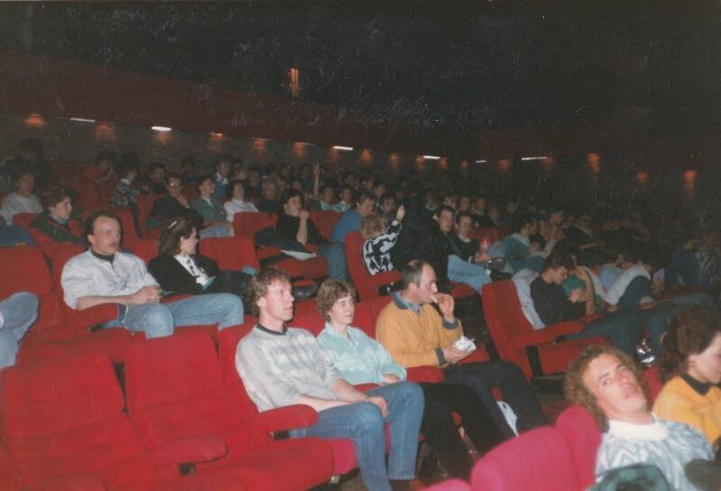 zaal 2 met nieuwe stoelen