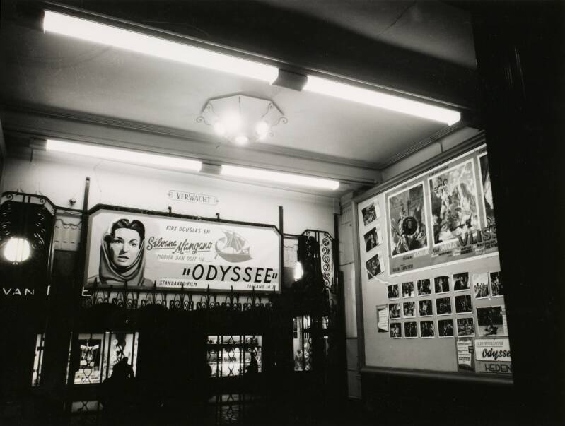 entree hal luxor theater