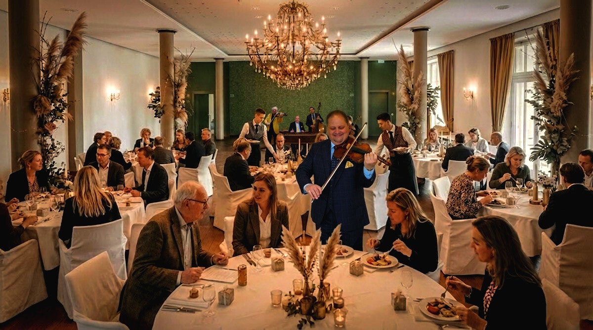 Hongaarse zigeunermuziek van Varadi  Ensemble op een bedrijfsfeest