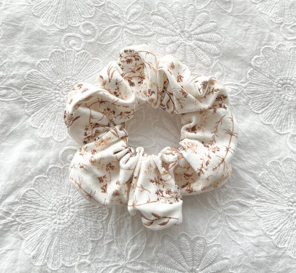 Scrunchie dried flowers