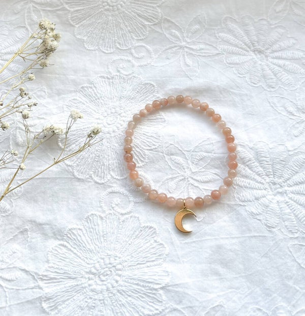 Maansteen armband met gouden maantje