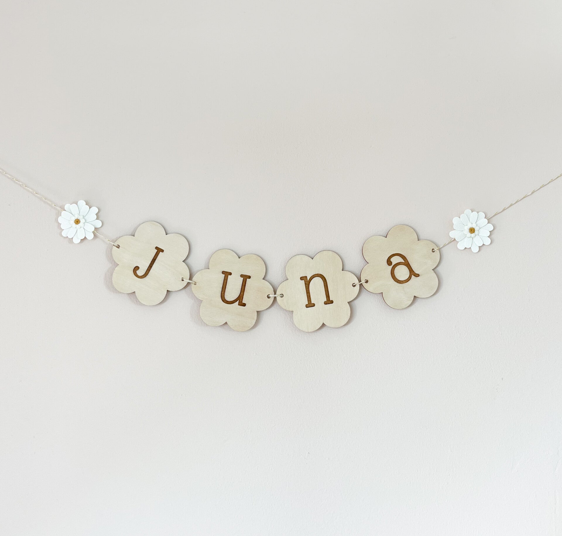 Houten bloemen slinger met madeliefjes