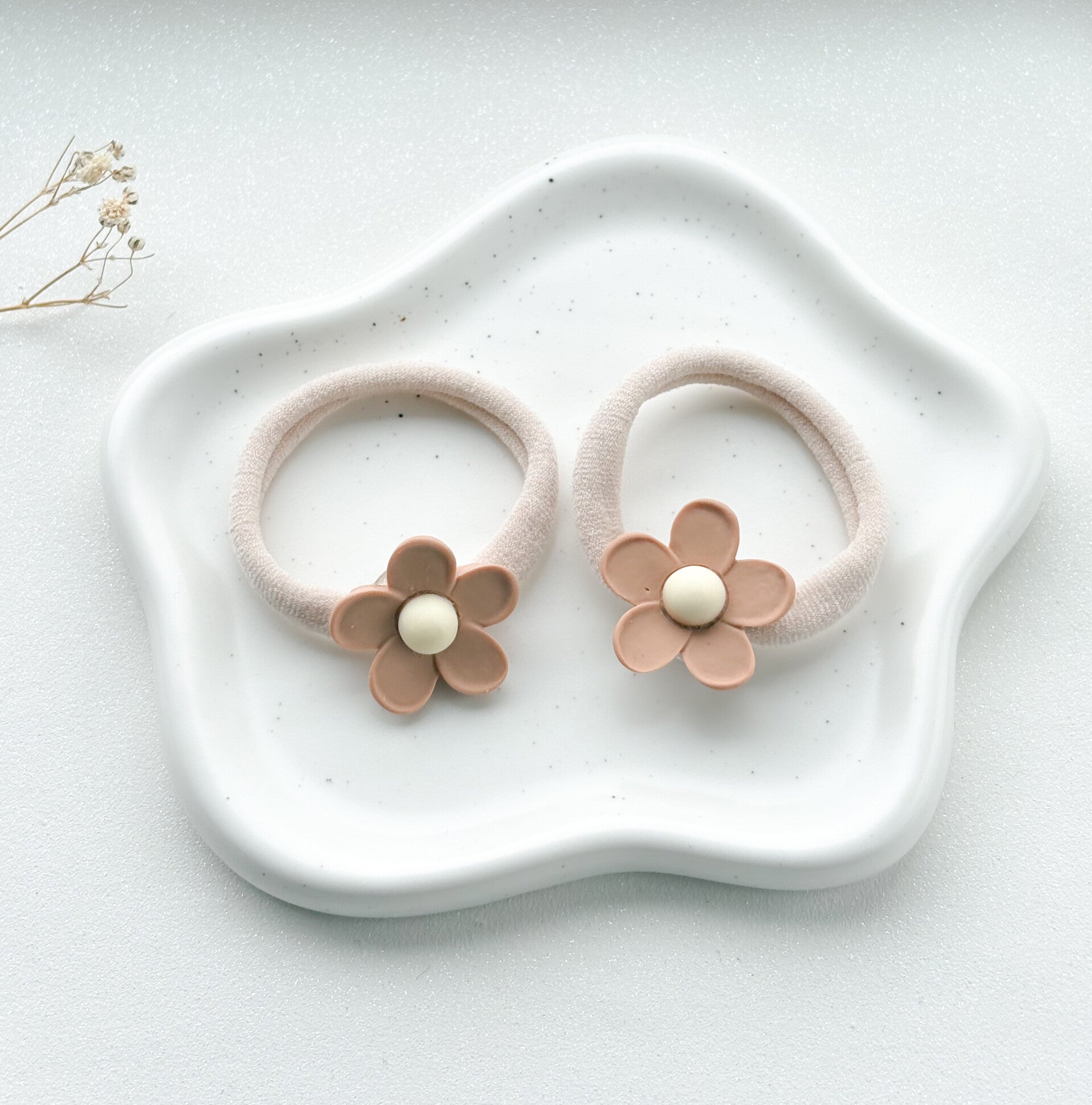 Elastiekjes Daisy licht-bruin