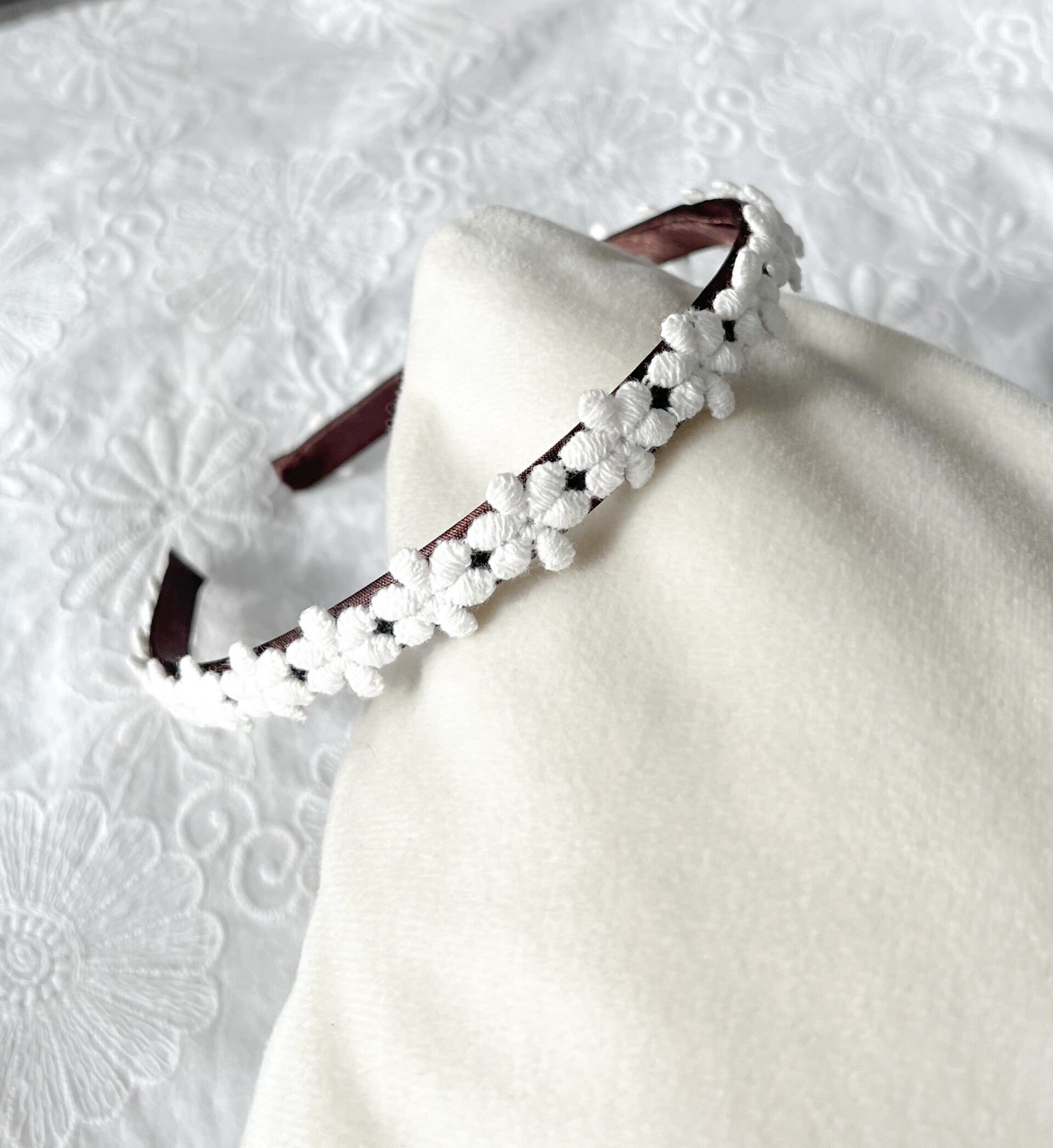 Diadeem small flowers white