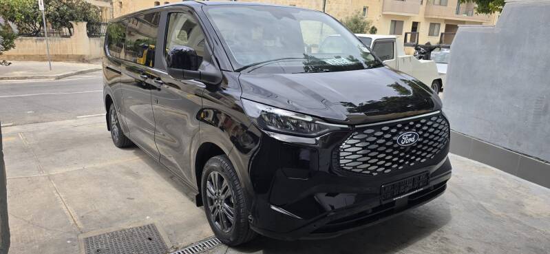 ford-tourneo-electric-latest-standard-gyz95n.jpg
