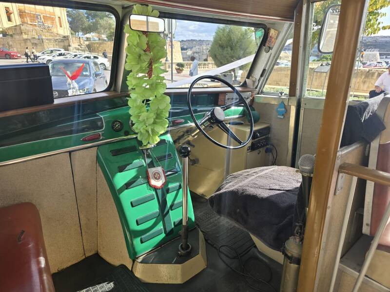 green-bus-bedford-spinola-4-standard.jpg