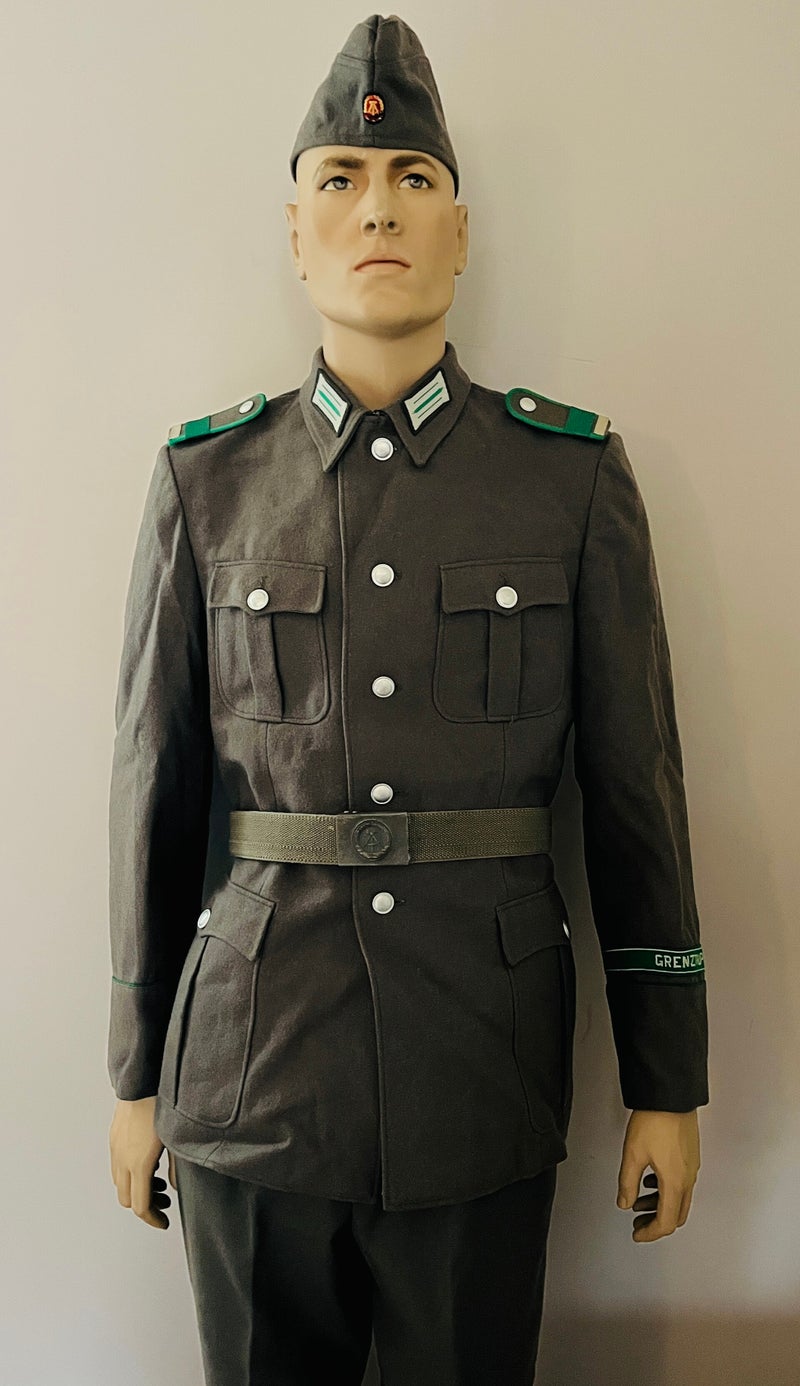 Trageweise Soldaten Und Unteroffiziere Auf Zeit Trageweise Uniformen trageweise-soldaten-und-unteroffiziere-auf-zeit-trageweise-uniformen