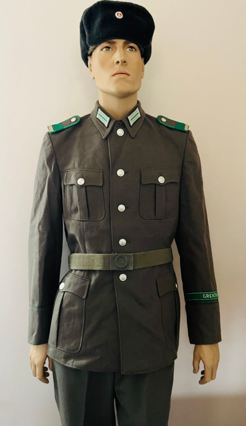 Trageweise Soldaten und Unteroffiziere auf Zeit / Trageweise uniformen ...