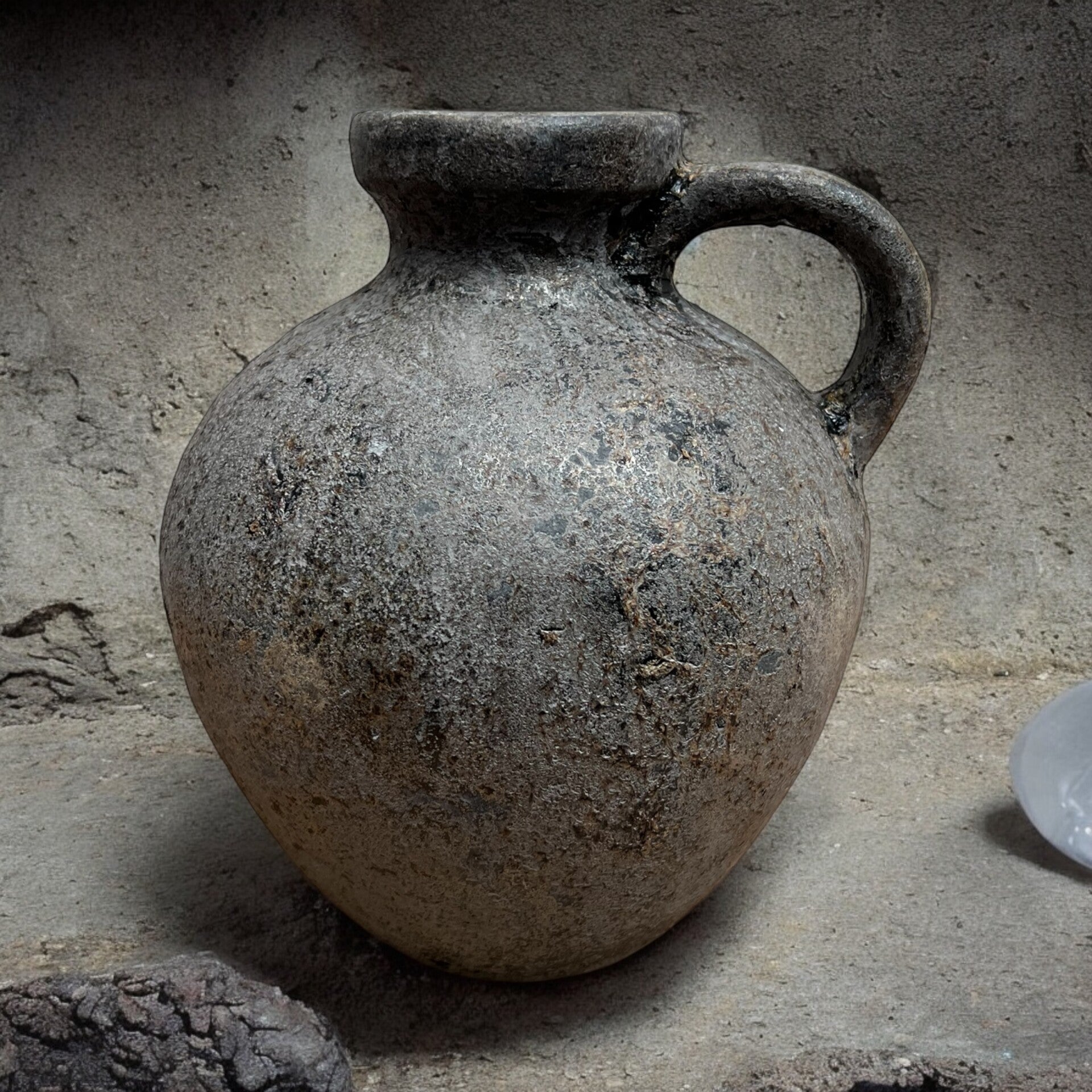 Stenen kruik met oor (S)  - Dark Grey
