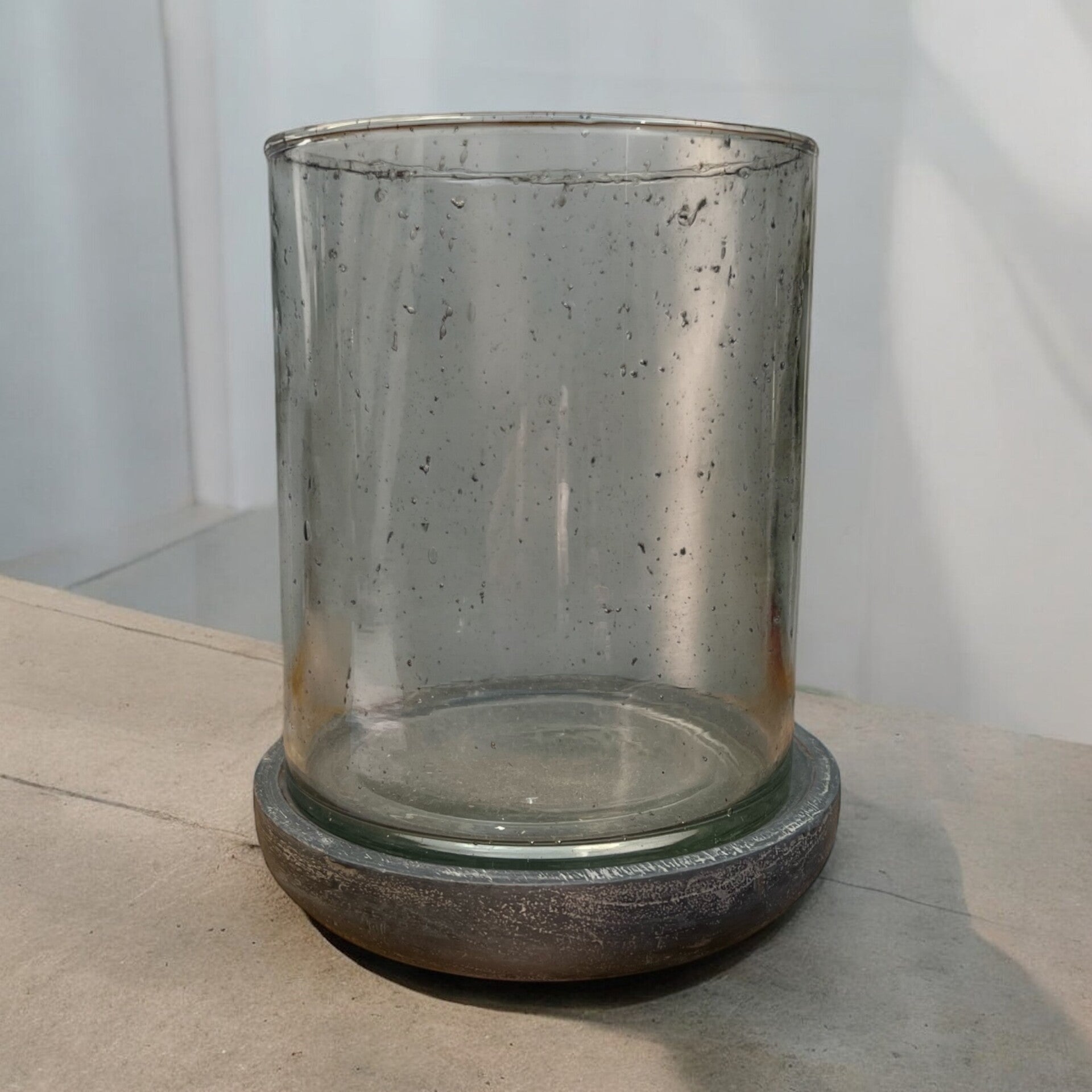 Houten schaaltje met glazen windlicht - Greywashed