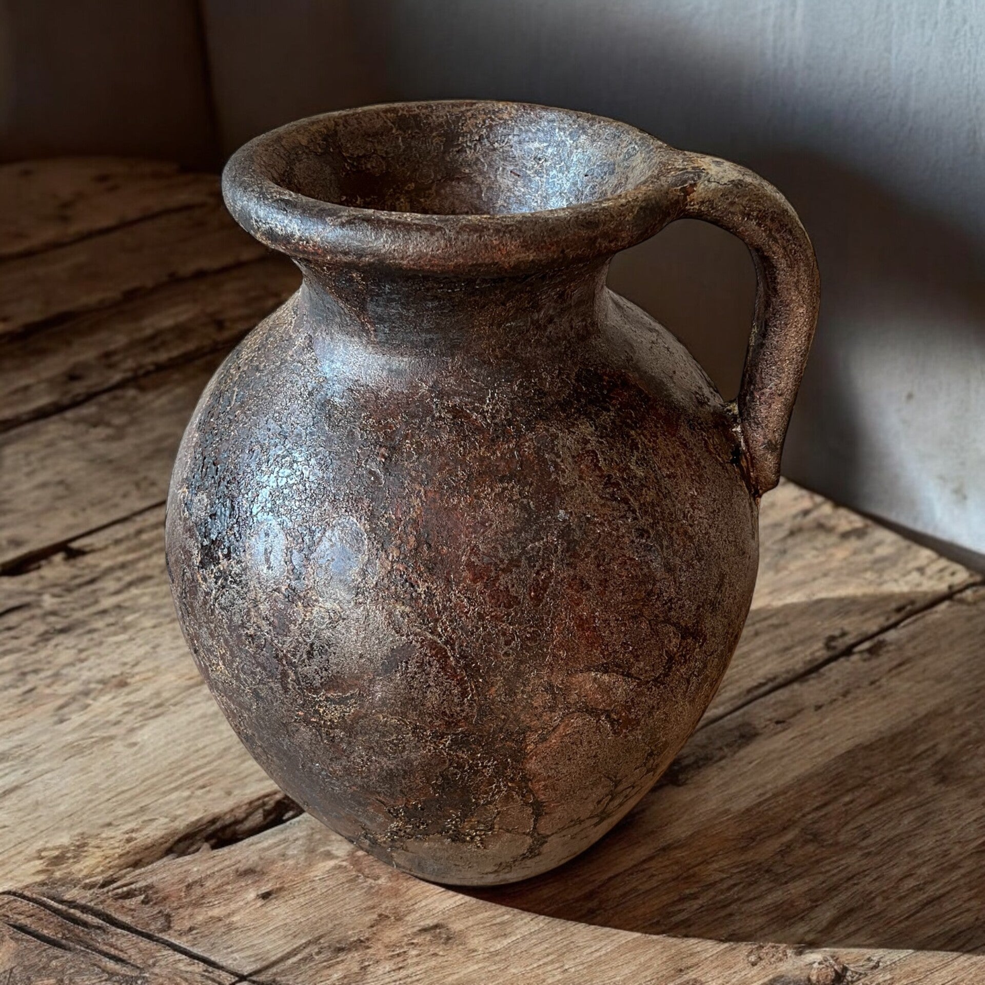 Stenen hoge kruik / vaas XL met 1 oor - Choco White