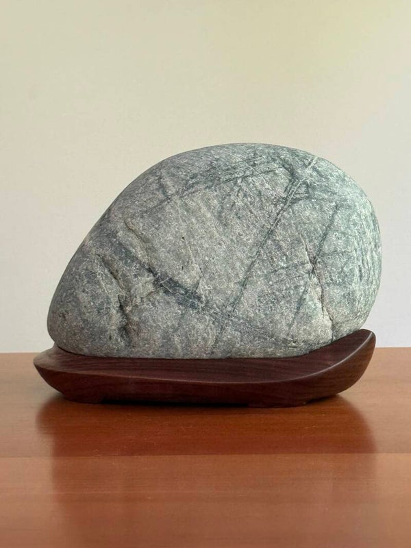 Serpentinite on Black Walnut