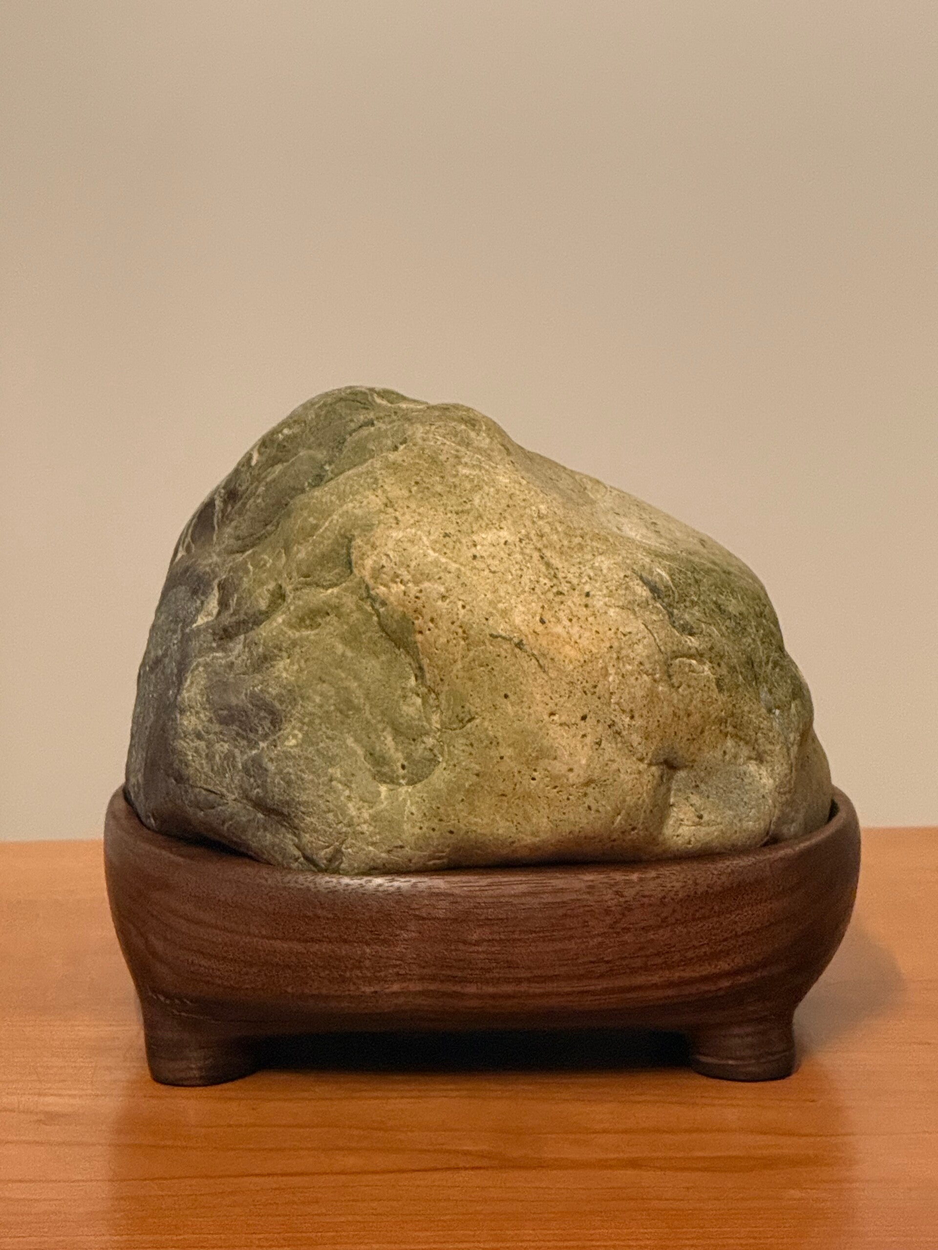 Serpentinite on Black Walnut