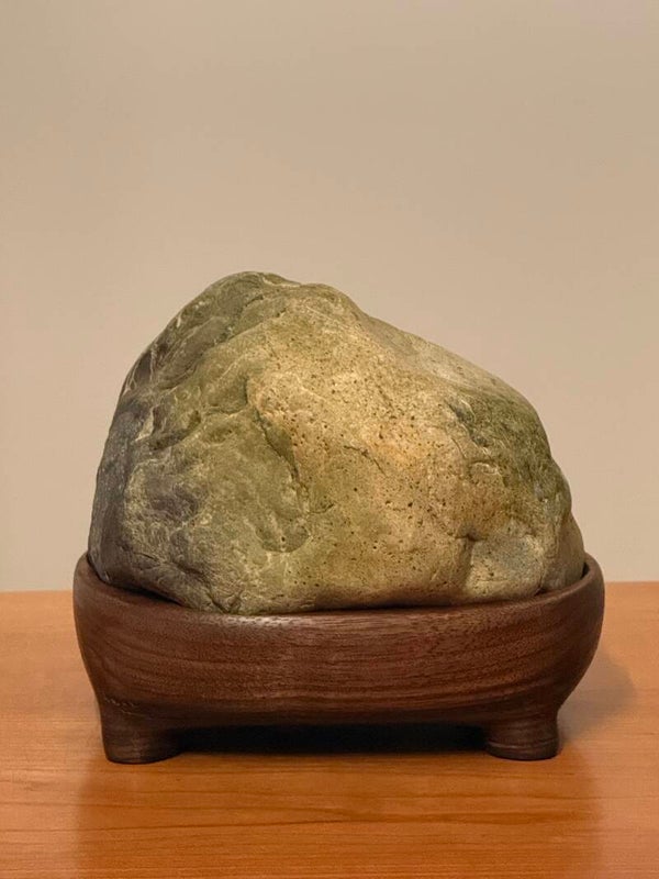 Serpentinite on Black Walnut
