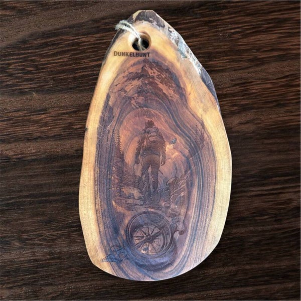 Dunkelbunt Küchenbrett "Der Wanderer"