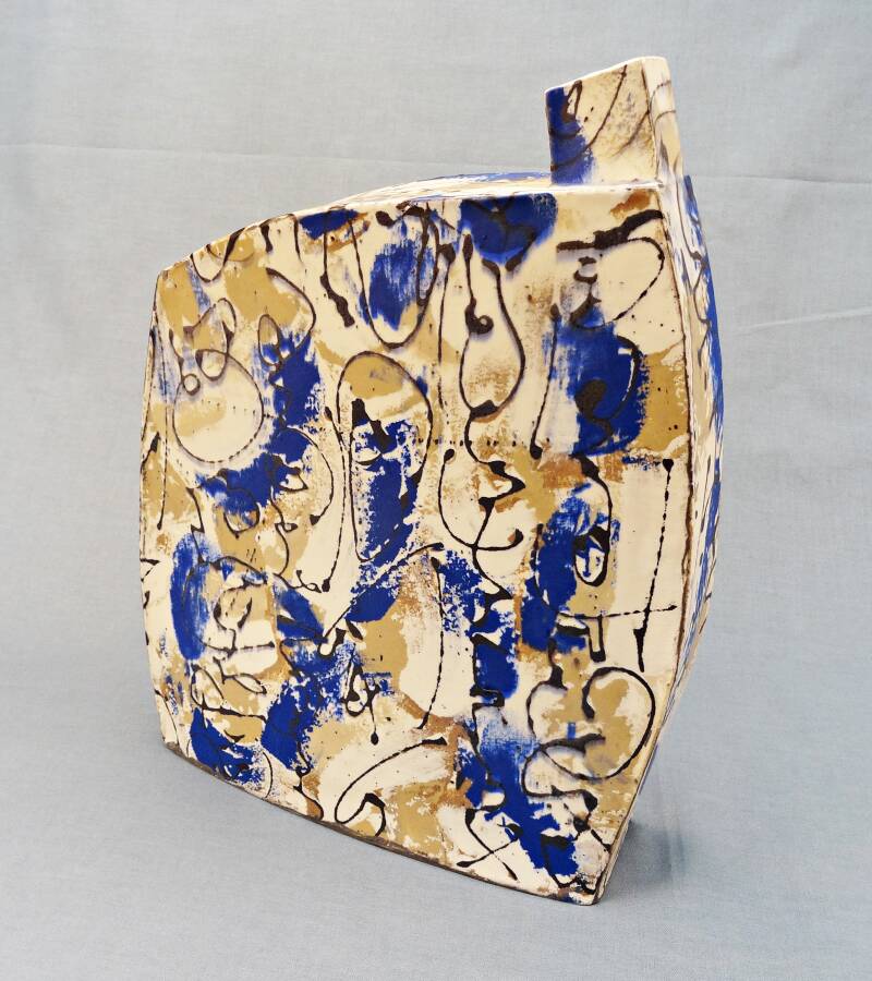 Slip decoration on slab.