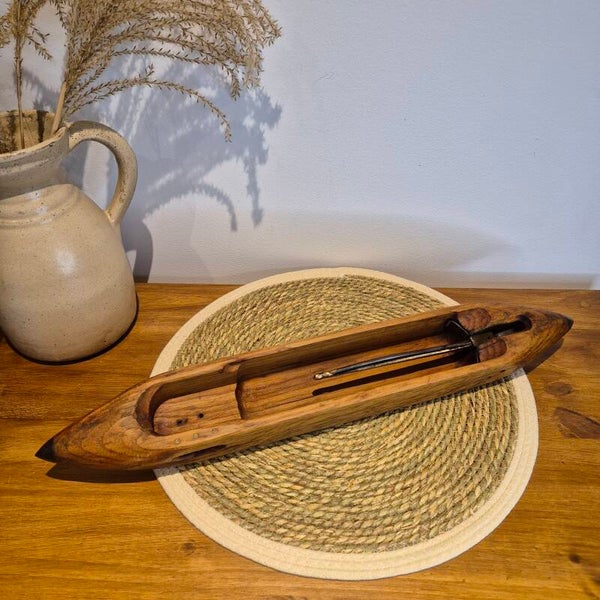 Grande navette de métier à tisser ancienne