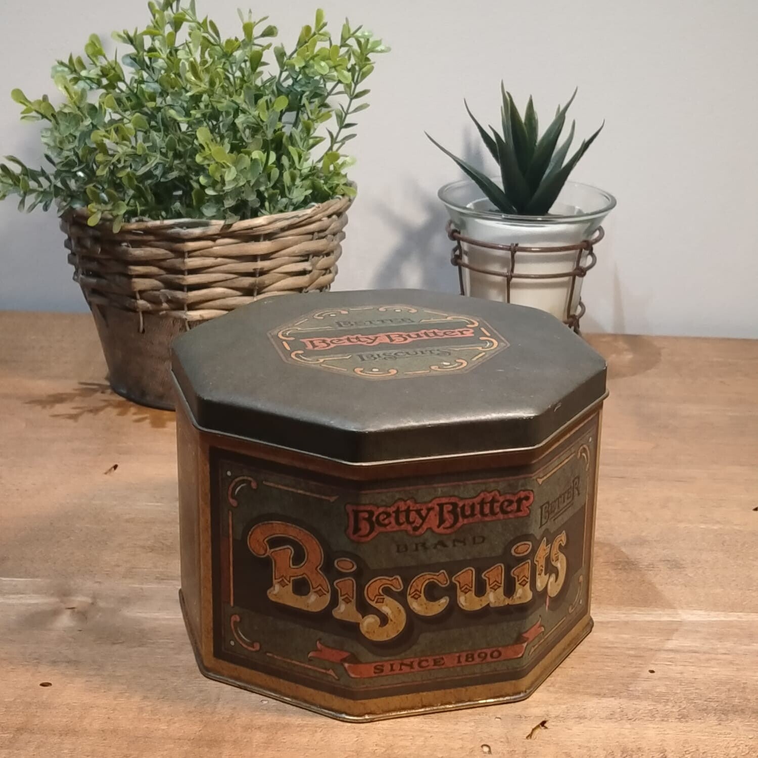 Boîte métal anglaise vintage "Biscuits Betty Butter"