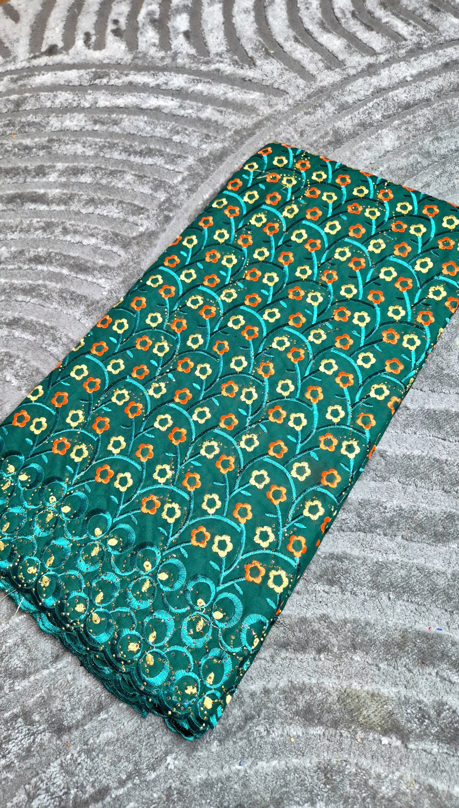 Brodé coton légèrement perlé