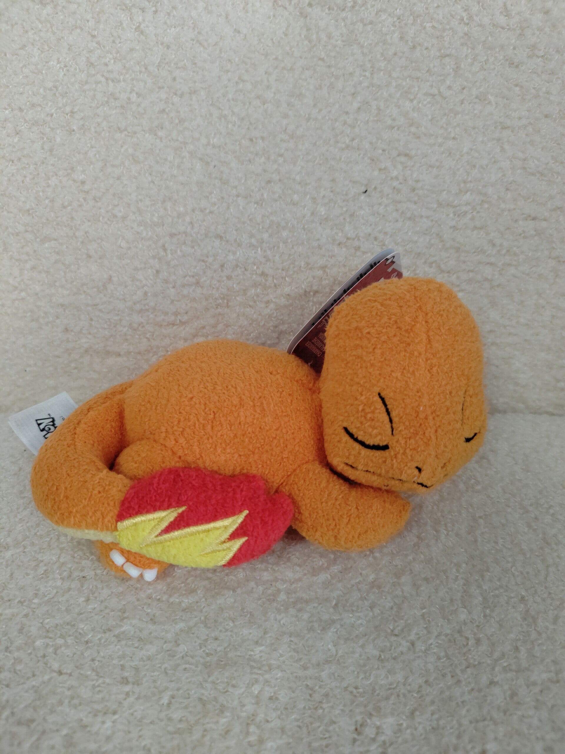 Peluche Pokemon Endormis Salameche 13cm- 23,50€ TTC Stock : 2