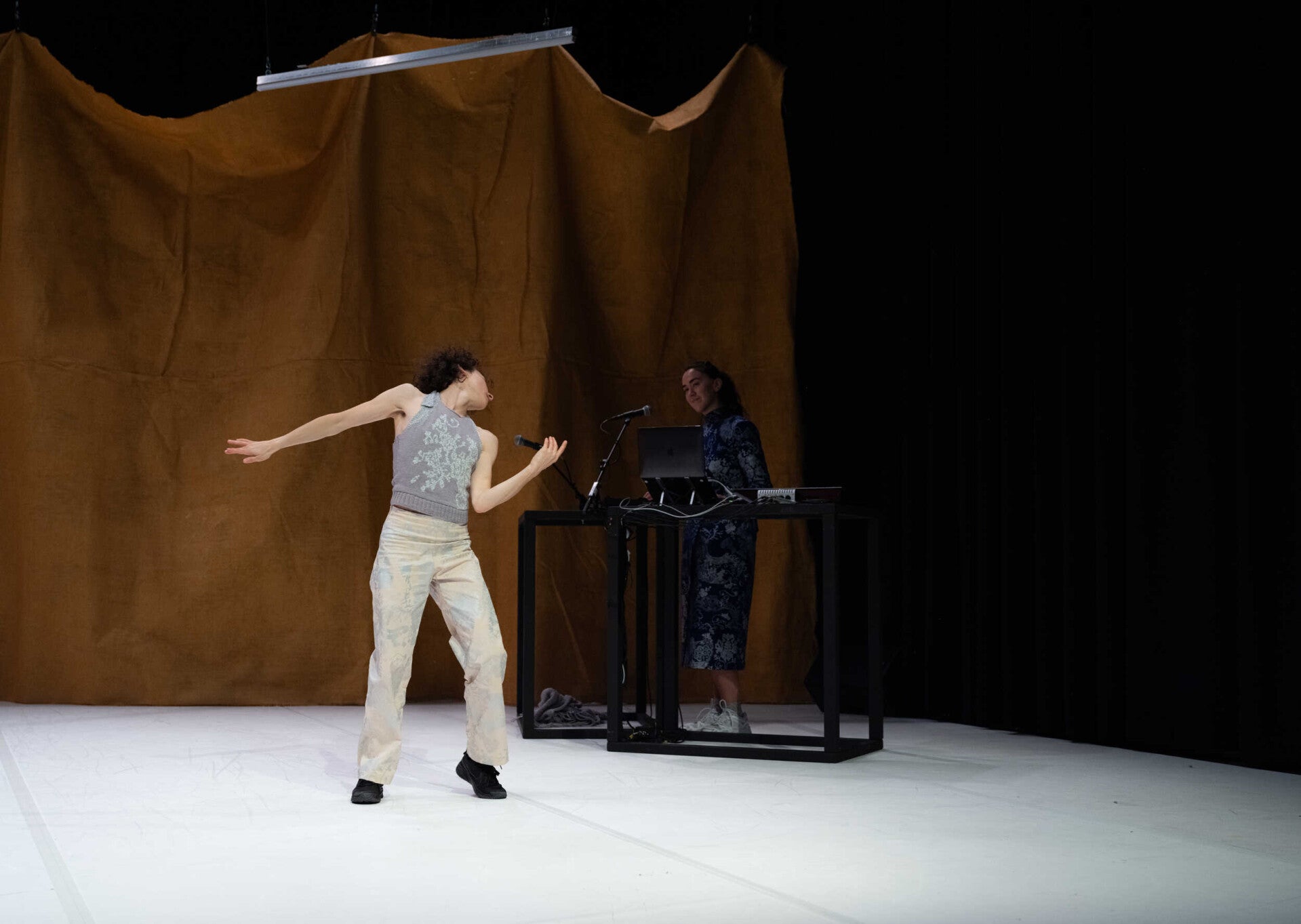 324-nona-nov23-stage-photos-3909-standard.jpg