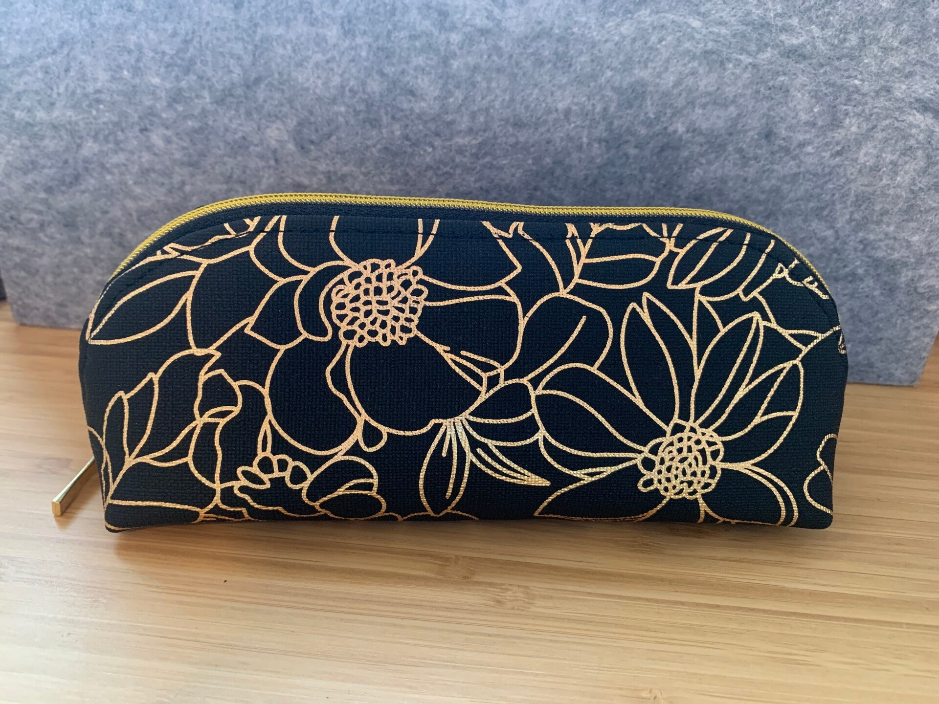 Kunstleder schwarz/gold - Tasche für Stifte, Krimskrams oder Make-up