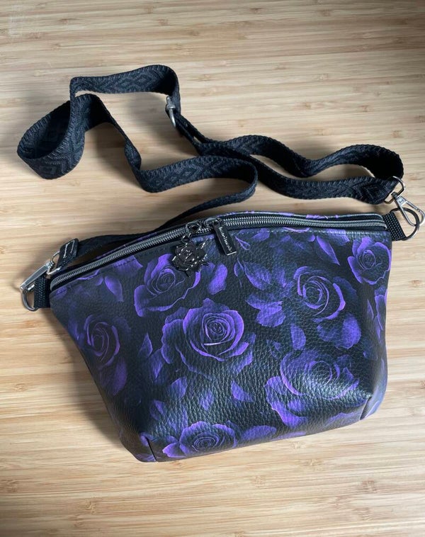 Cross Body Bag / Bauchtasche lila Rosen