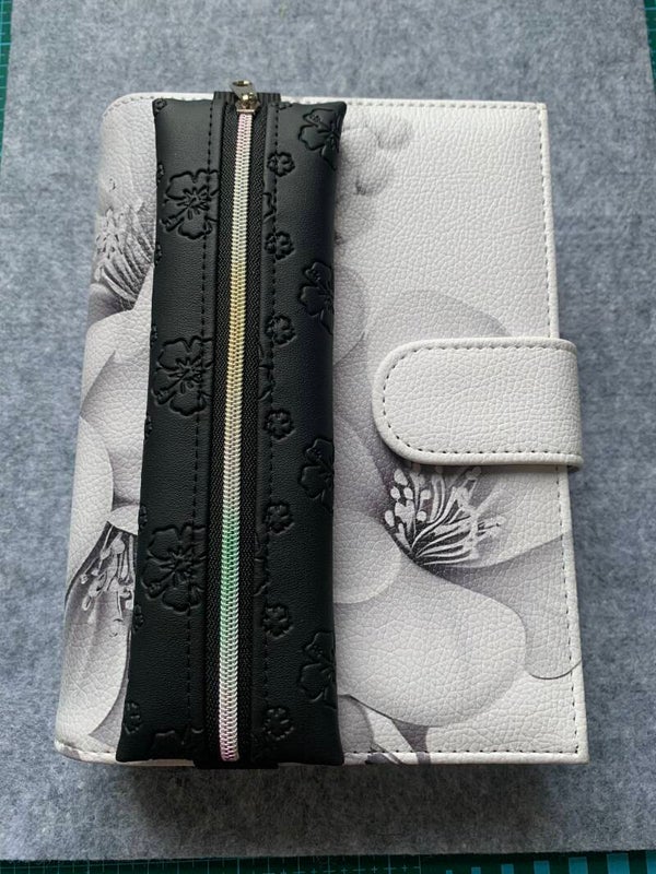 Binder A6  Stiftetasche Schwarz mit Kirschblüten