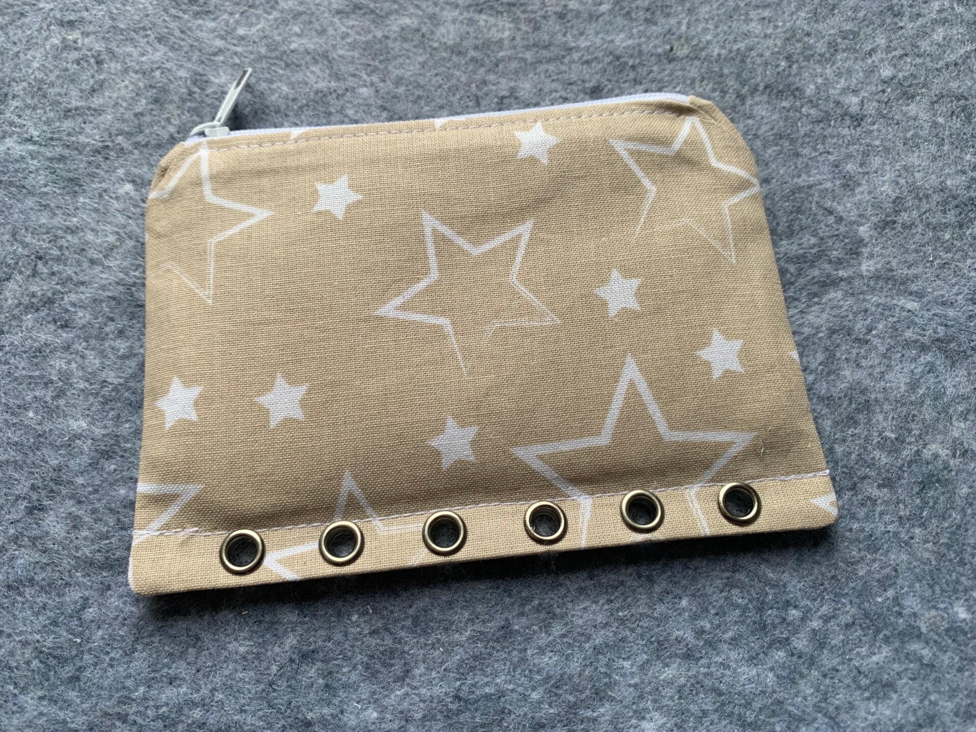 Bindertasche Sterne beige [A7]