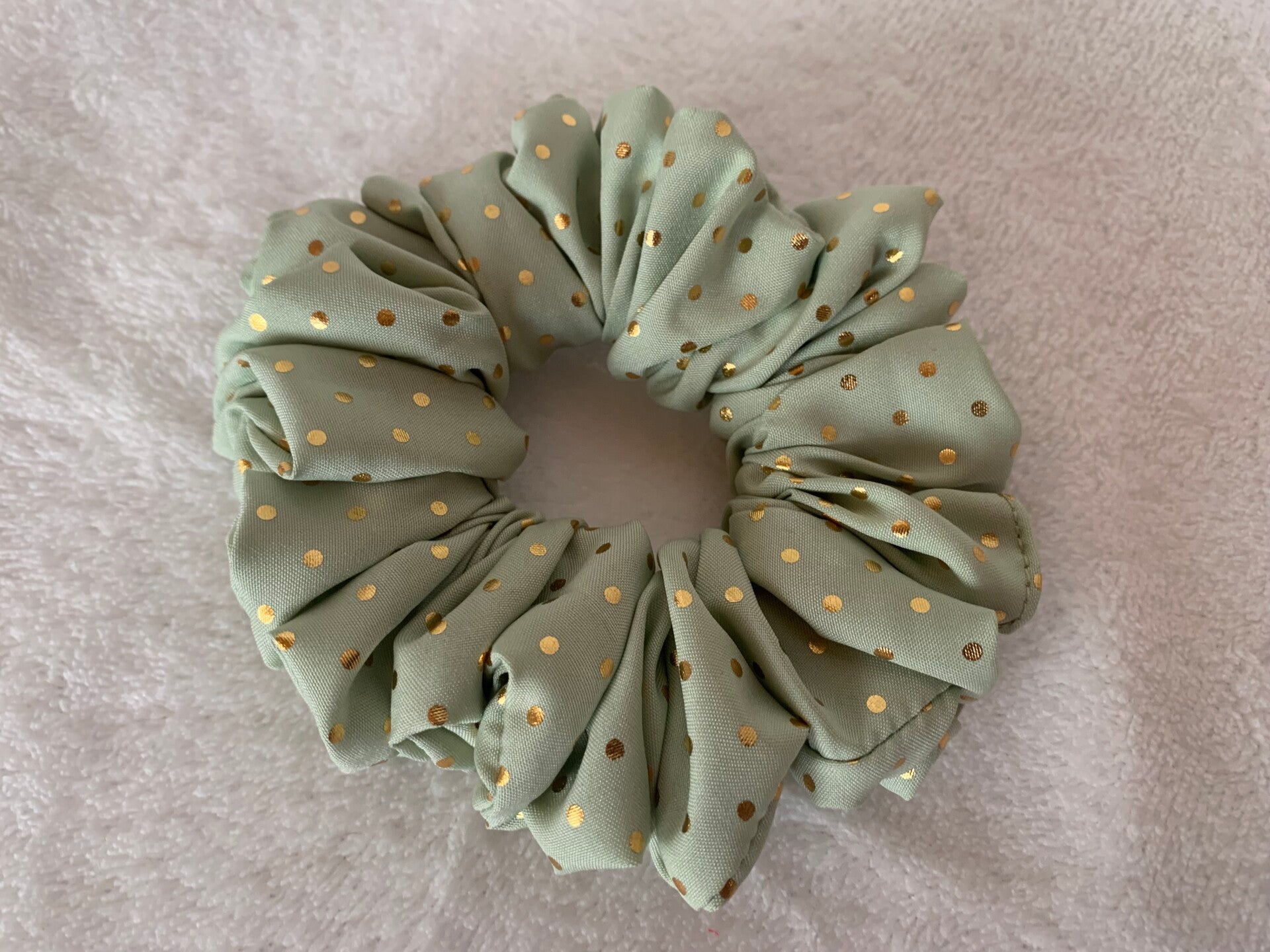 Scrunchie mint mit goldenen Punkten