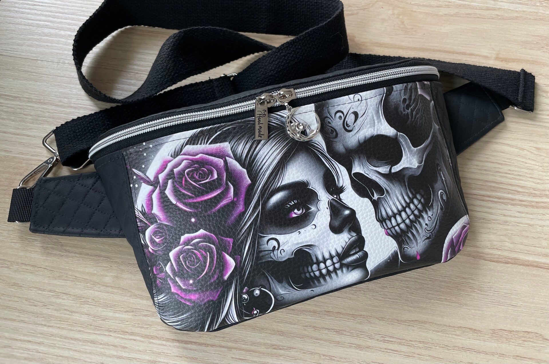 Cross Body Bag / Bauchtasche