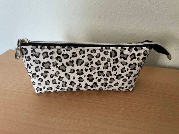 Stiftetasche Leo weiß/schwarz