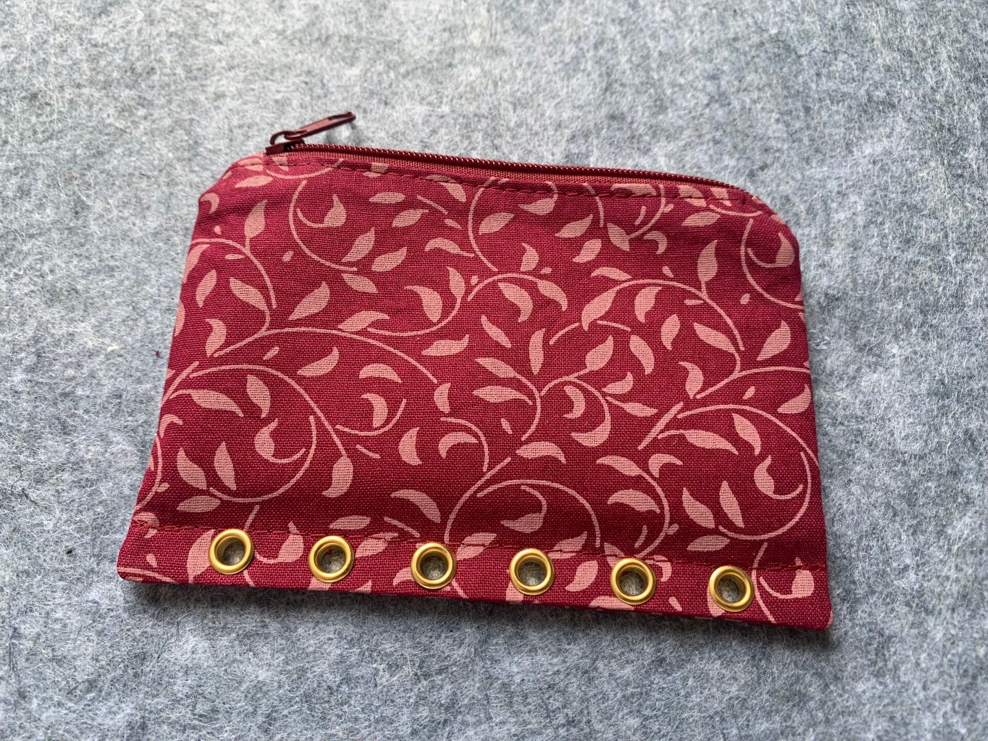 Bindertasche Blätter, beerenfarbig [A7]