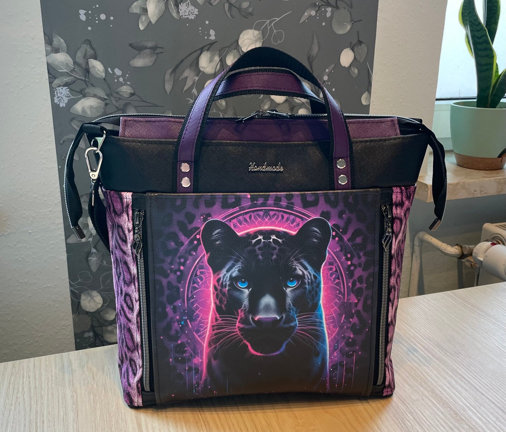 More Bag lila Leo / Tasche/ CrossBody