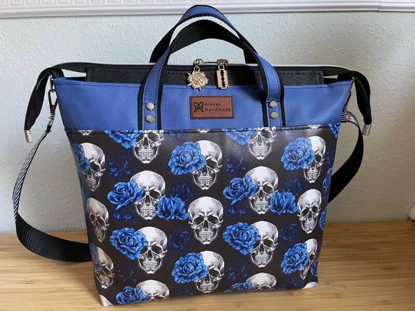 More Bag „Skull and Roses“ / Tasche / CrossBody / Einhorn