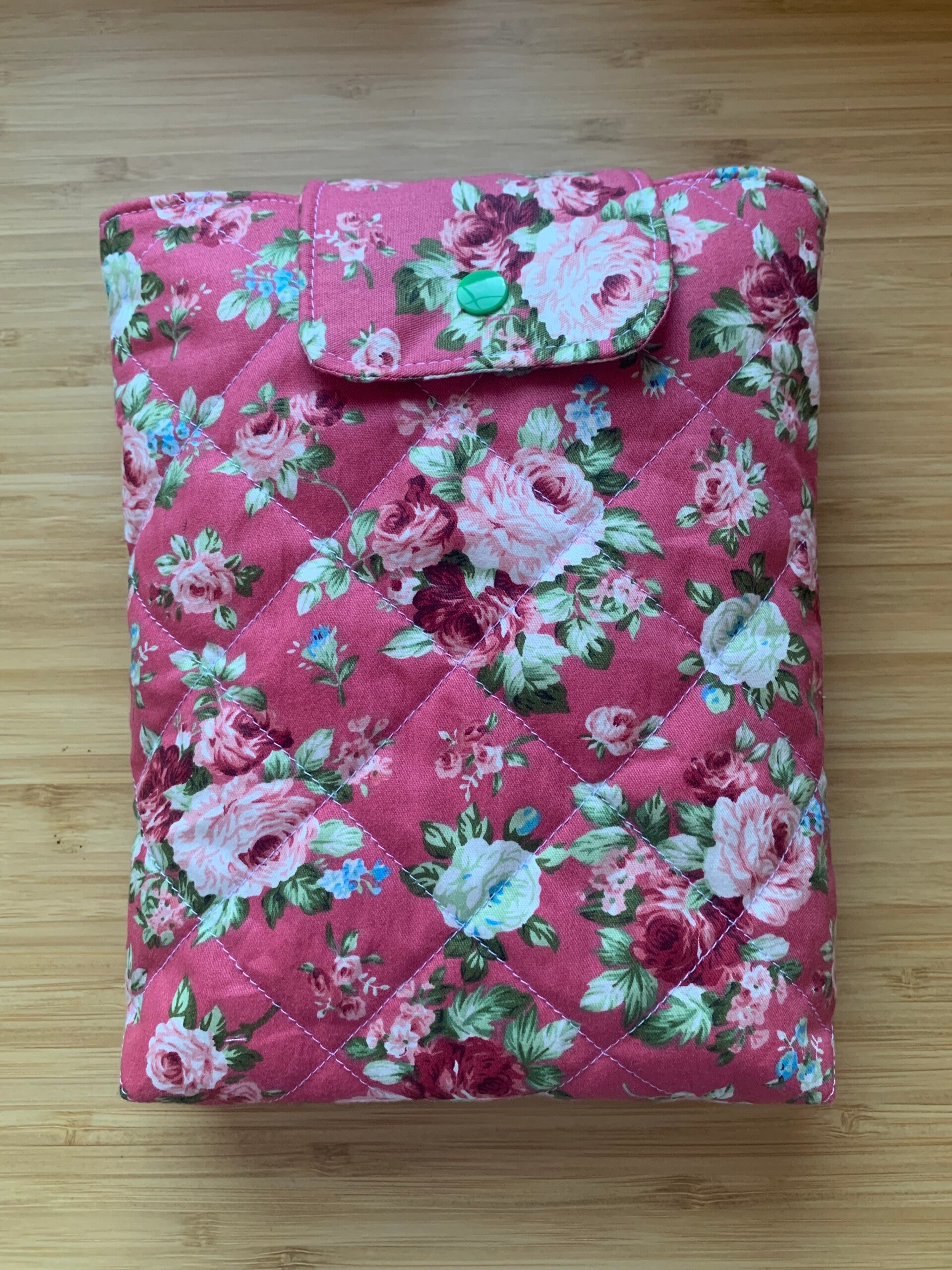 Buchtasche Rosen vintage, mit Verschluß und gesteppt