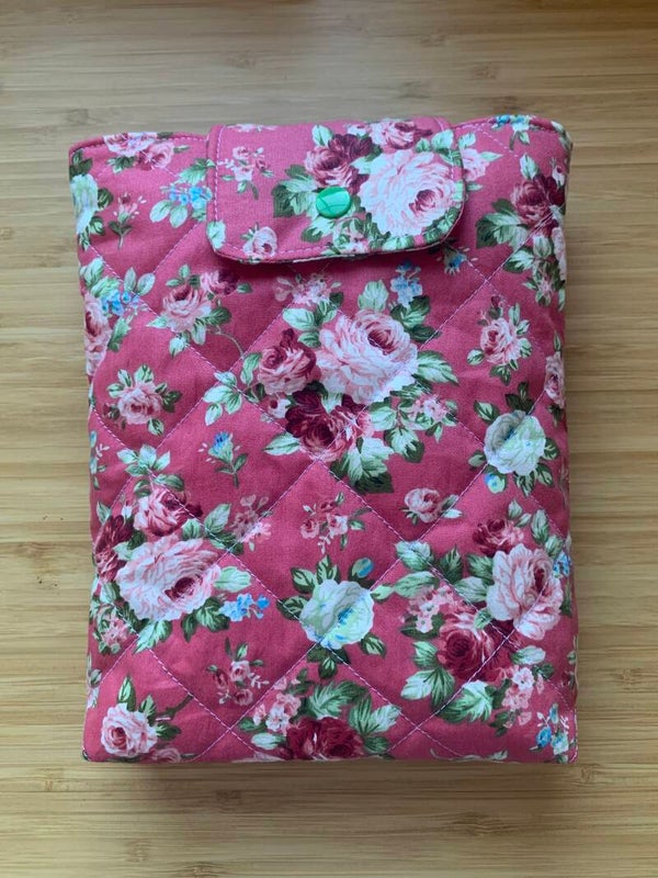 Buchtasche Rosen, mit Verschluß und gesteppt