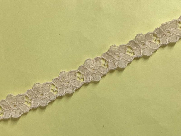 Beige embroidered daisy trim
